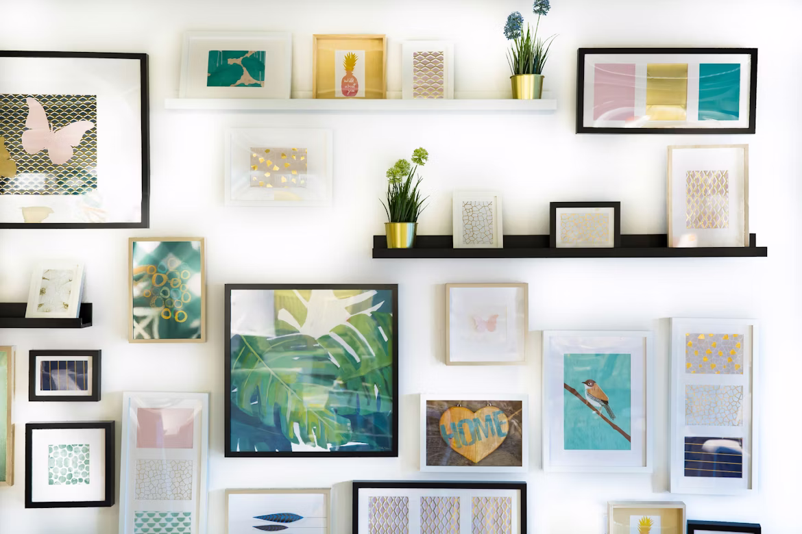 How to Create a Photo Wall Perfect for a Family Home?